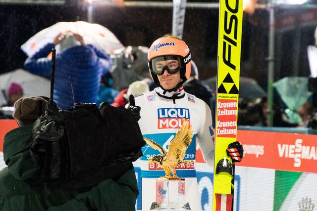Stefan Kraft kann sich am Wochenende in Vikersund zum Gesamtweltcupsieger 2023/24 krönen. | Foto: JumpandReach