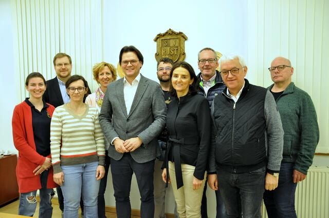 v.l.n.r. Pia Rödl, Markus Mayrhofer, Petra Herzog, Eva Riedmayer, Bgm Bernhard Heinl, Christian Deim, Margit Zachhalmel, Josef Leckel, Hubert Sumetzberger, Walter Bisak | Foto: Marktgemeinde Michelhausen