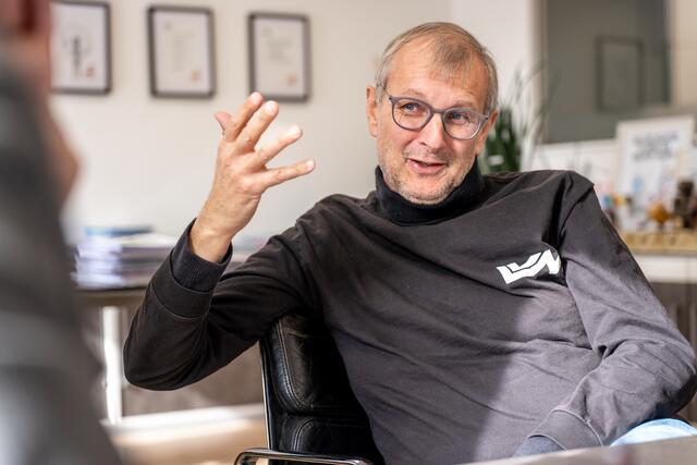 XXXLutz-Unternehmenssprecher Thomas Saliger über Expansionspläne in Österreich: "Es gibt noch einige wenige interessante Standorte. Die Heimat ist uns aber immer am nächsten."  | Foto: BRS/Siegl
