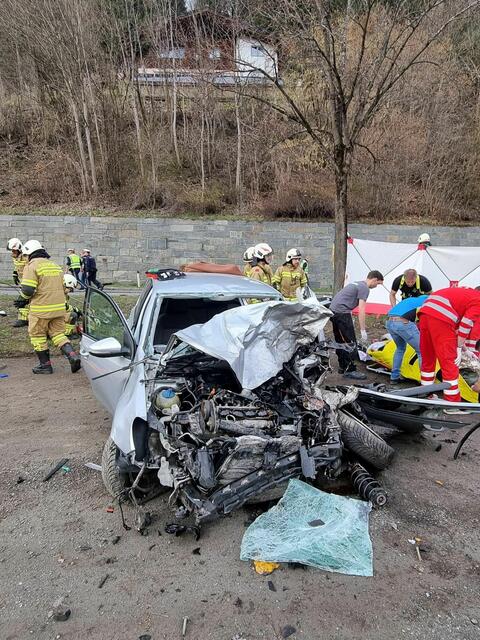 Der Verletzte wurde mit einem Notarzthubschrauber nach der Erstversorgung ins Kardinal Schwarzenberg Klinikum nach Schwarzach geflogen. | Foto: Rotes Kreuz Salzburg 
