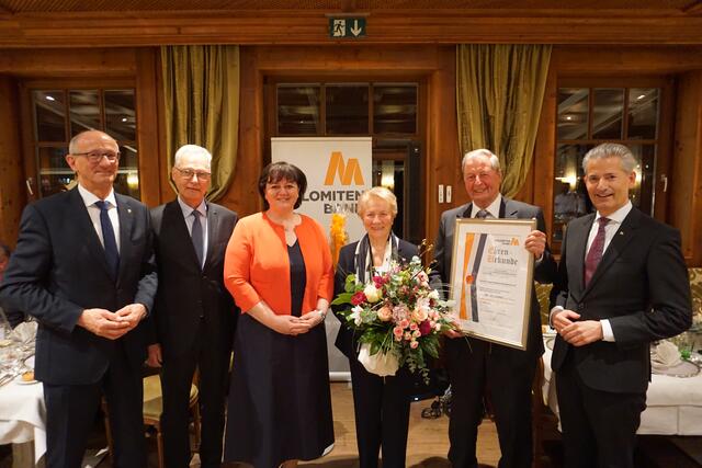 Landeshauptmann Anton Mattle, Aufichtsratsvorsitzender Karl Popeller, Vorstandsvorsitzender-Stv. Gudrun Prietl, Irene und Leo Gomig und Hansjörg Mattersberger (v.l.) | Foto: DolomitenBank