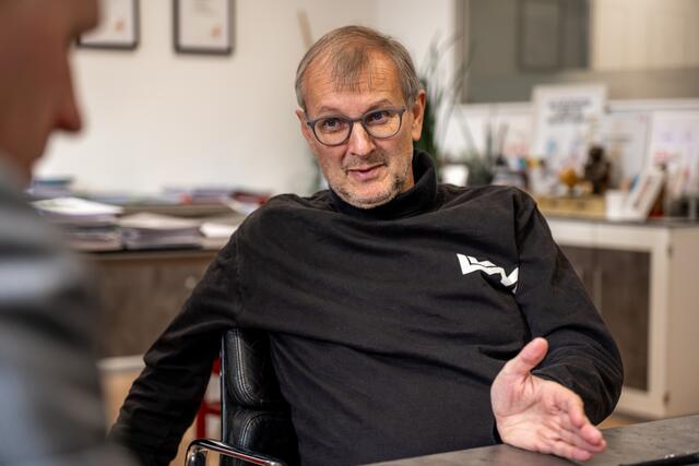 XXXLutz-Unternehmenssprecher Thomas Saliger: "In der ganzen Möbelbranche gehen die Preise nach unten. Aber unsere Kostenstruktur erlaubt es uns, Preise zu senken, wo es andere nicht können." | Foto: BRS/Siegl