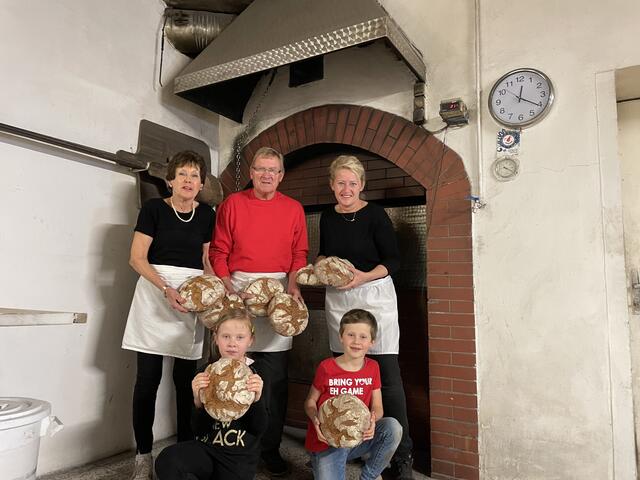 Der Familienbetrieb der Wachmanns in Großsteinbach hat sich ganz und gar dem traditionellen Handwerk auf höchstem Niveau verschrieben. Das wurde nun mit zwei Goldmedaillen beim 21. Internationalen Brotwettbewerb in Wels honoriert. | Foto: Jeitler