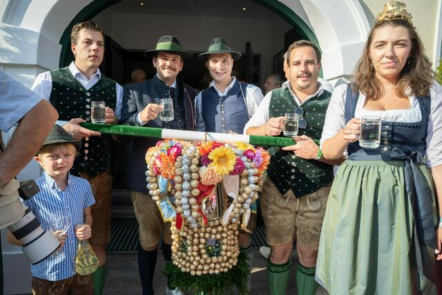 Jahr für Jahr zieht die Hauerkrone durch das sonst so beschauliche Neustift am Walde in Döbling. | Foto: René Brunhölzl/RMW