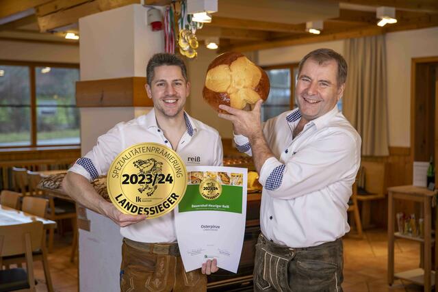 Siegmar und Siegbert Reiß freuen sich über ihren Landessieg in der Kategorie Osterpinze. | Foto: LK Steiermark/Franz Suppan