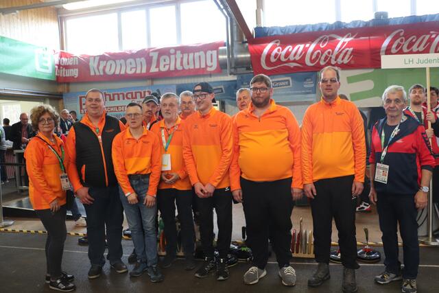 Obmann Peter Ehgartner (re) und Mitglieder des ESV Alte Maut Seiersberg | Foto: Edith Ertl