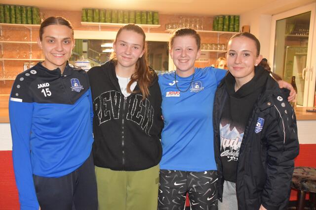 Katja Graf, Leonie Pinter, Sarah Gabriel und Amelie Fritz mit einem Lächeln. | Foto: Michael Strini