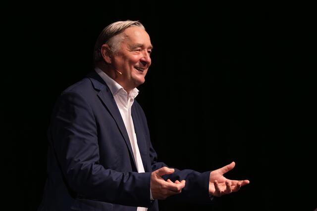 Andreas Vitasek im Brucker- Stadttheater als " Der Herr Karl " | Foto: Harald Walzer