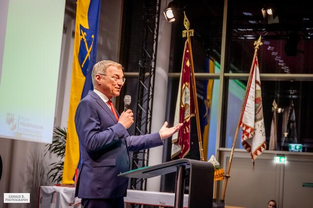 Landeshauptmann Thomas Stelzer dankte allen anwesenden Feuerwehrfrauen- und Männern für ihre Verdienste. | Foto: Gerald B. - Photography