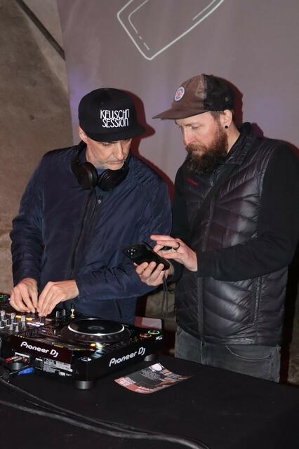 DJ Manfredo (li) in seinem Element