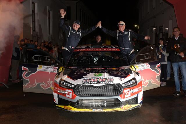 Raimund Baumschlager (re.) und Thomas Zeltner jubeln über den dritten Platz | Foto: Illmer