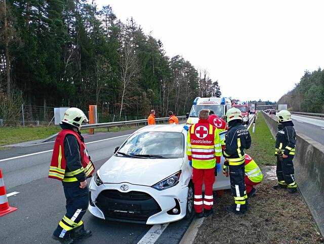 Die Stadtfeuerwehr Pinkafeld, Polizei und Rotes Kreuz waren im Einsatz. | Foto: Stadtfeuerwehr Pinkafeld