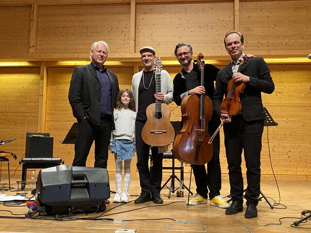 Intendant Eduard Kutrowatz mit dem Austria String Trio