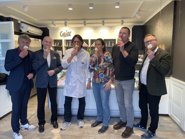 Peter Harrer, Herbert Johann Hawel, Gerald Geier, Petra und Christoph Bacher, Erich Stubenvoll. | Foto: Elisabeth Bendl