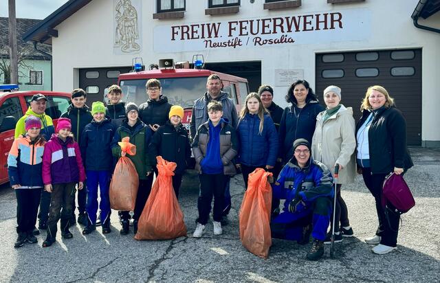 Zahlreiche Mitglieder der Feuerwehr halfen bei der diesjährigen Flurreinigung mit. | Foto: FF Neustift