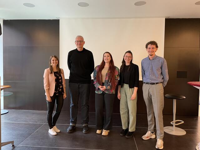 Die Jury: Valentina Mair (AK Tirol), Kim Oun (Lehrerin), Lisa Kropiunig (Redakteurin BezirksBlätter) und Jakob Egger (Stadt Innsbruck) | Foto: Lisa Kropiunig
