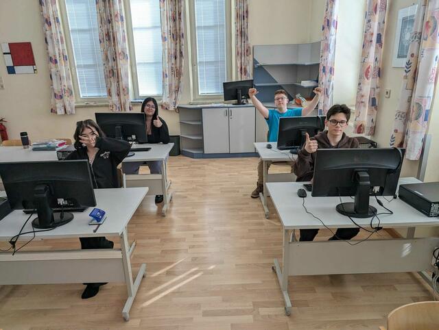 Beim Workshop mit den Jugendlichen ging es um "safer internet". | Foto: Eveline Wohlmann