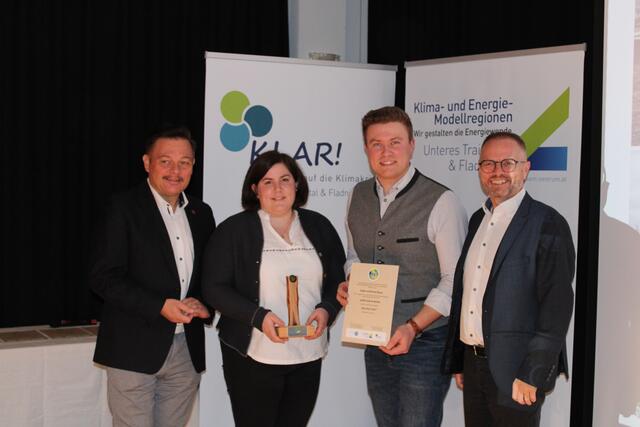  v.l.n.r.: Herbert Pfeffer (Obmann der Modellregion), Sophie Burger, Michael Burger, Alexander Simader (Modellregionsmanager) | Foto: Modellregion Unteres Traisental - Fladnitztal