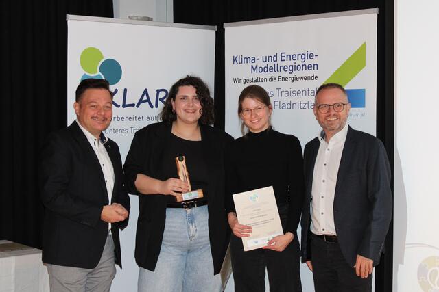 Studierendengruppe: Energieraumplanung Statzendorf
v.l.n.r. Herbert Pfeffer, Denise Bruckner, Julia Ziegler, Alexander Simader
 | Foto: Modellregion Unteres Traisental - Fladnitztal