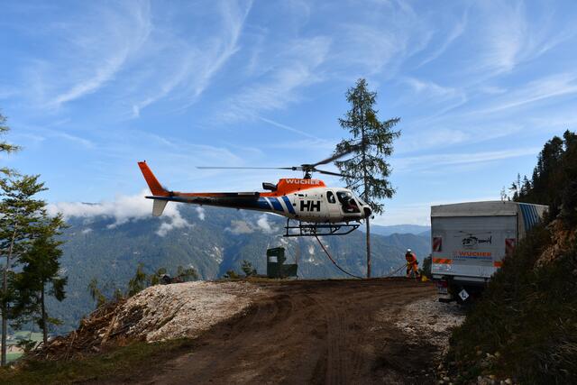 Am Erzberg, Mittagskofel und Spitzeck wurde das Schadholz teilweise mit dem Hubschrauber ausgeflogen, um einer Massenvermehrung des Borkenkäfers vorzubeugen. | Foto: Privat/Holzfeind