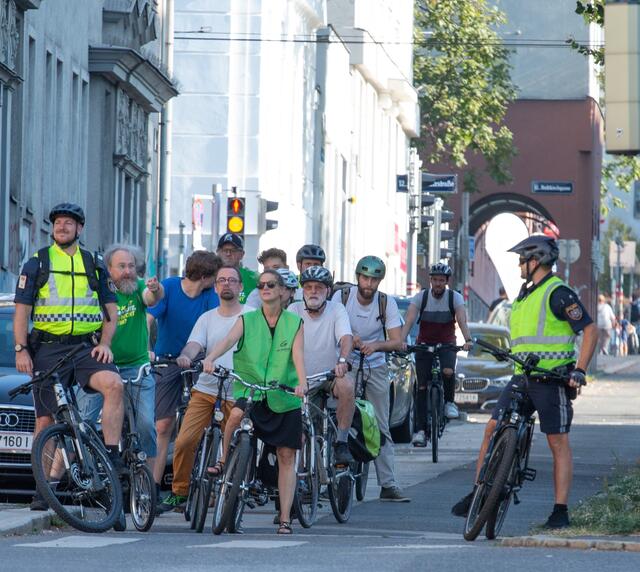Durch Meidling radeln und auf die Sicherheit achten. | Foto: Grüne Meidling