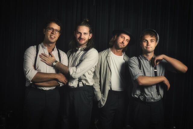 Saltbrennt ist eine Band mit Wurzeln in Westösterreich, die aus Blues, Funk und Volksweisen ihre ganz eigenen Kreationen mischt. | Foto: Florian Augustus - flowingframes