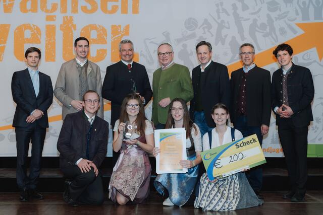 Gramatneusiedl - 1. Reihe: Markus Höhlmüller, Laura Tötzer, Carolin Luntzer, Anja Bauer
2. Reihe: Severin LEOPOLD, Alexander Bernhuber, Karl Nehammer, Stephan Pernkopf, Johannes Schmuckenschlager, Georg Strasser, Hannes Bühringer | Foto: Foto: Landjugend NÖ/Sophie Balber