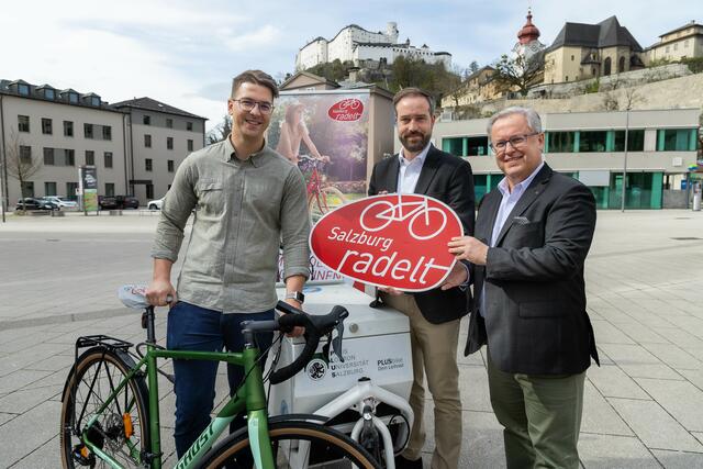 Im Bild: Paul Laireiter (ÖGK Salzburg), Landeshauptmann-Stellvertreter Stefan Schnöll und Wolfgang Reiger (ÖGK Salzburg) | Foto: Land Salzburg/Neumayr/Hofer