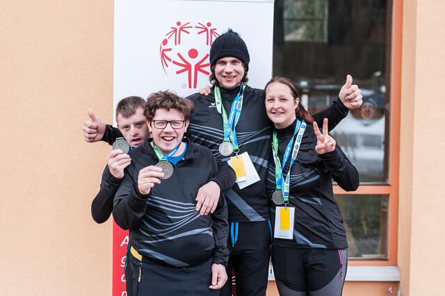 Von links: Roland Feichtlbauer, Daniel Weilhartner, Patrick Hauer und Melinda Baumgartlinger hatten nicht nur Spaß, sondern waren bei den Special Olympics auch sehr erfolgreich. | Foto: Riot Photography