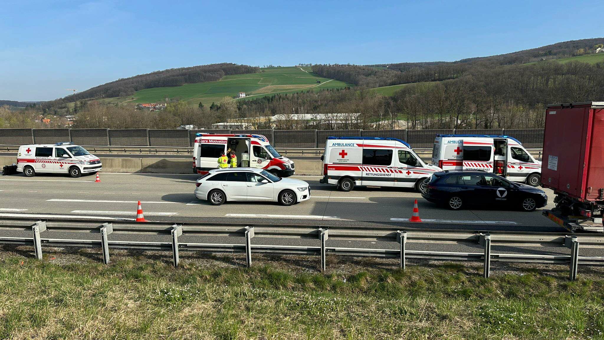 Unfall auf der A1: Mehrere Verletzte nach schwerem Unfall bei ...
