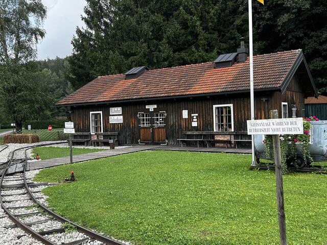 Ein idealer Weg für Familienausflüge beginnt am "Kohlebahnhof Scheiben" in Geboltskirchen. | Foto: BRS