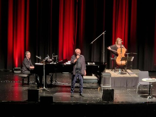 Wenn Konstantin Wecker in Weiz gastiert, sind seine Fans sofort zur Stelle. | Foto: Kunsthaus Weiz