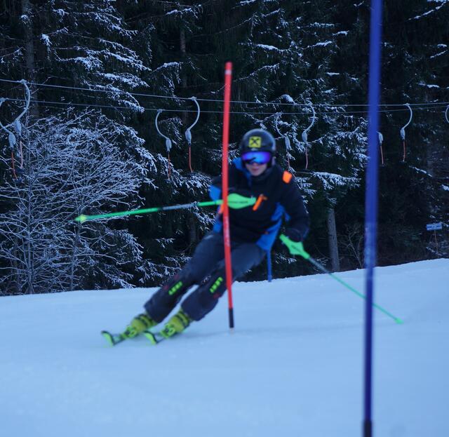 Jonas Themeßl fährt darf schon durch die großen Slalomstangen.  | Foto: Themeßl/KK