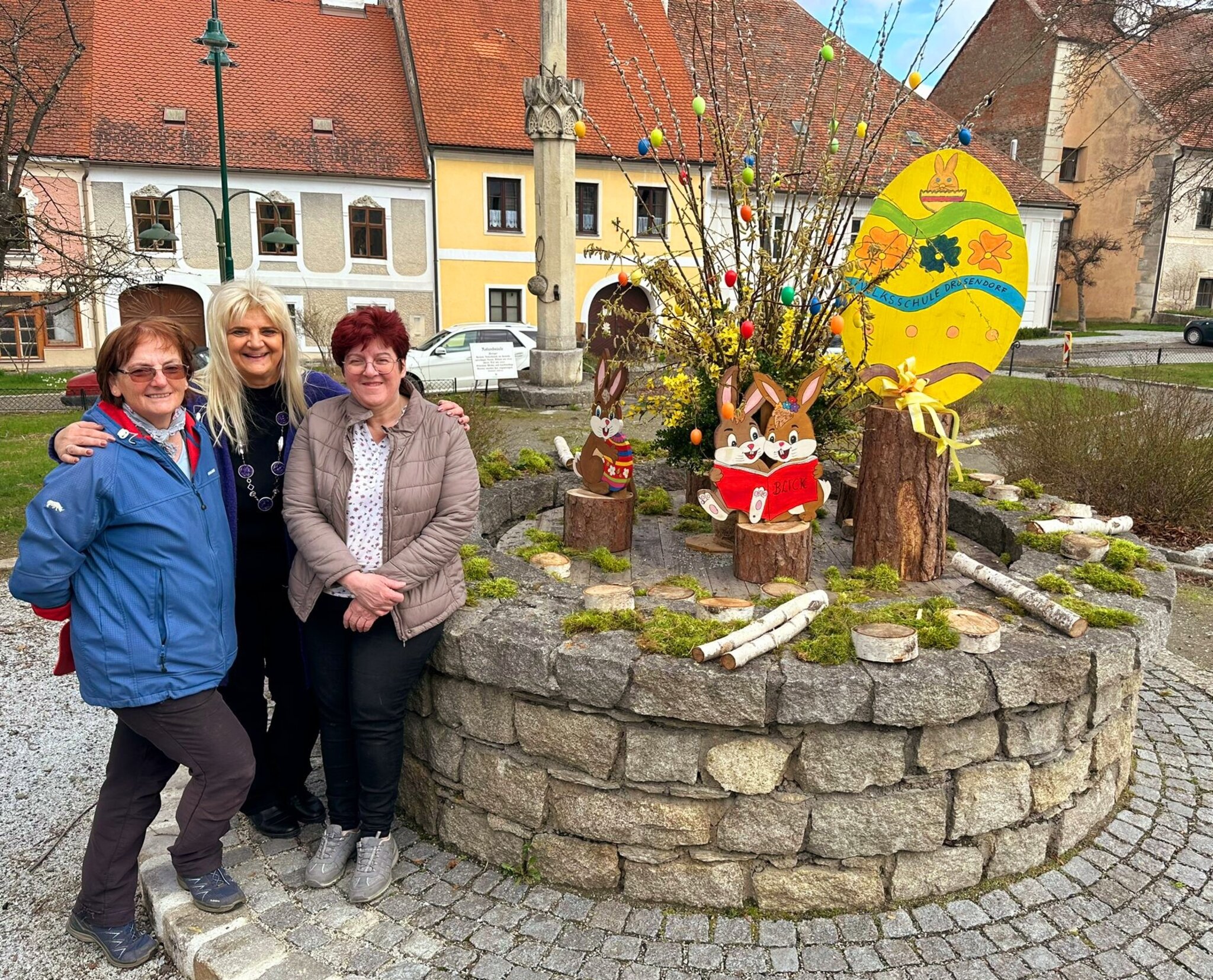 Osterschmuck Die Gemeinde Drosendorf dekoriert den Hauptplatz Horn