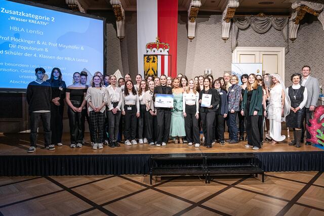 Aus den eingereichten Schul-Projekten wurden in einer Jurysitzung die interessantesten Beiträgen aus den sechs verschiedenen Kategorien gewählt.  | Foto: Land OÖ/Tina Gerstmair