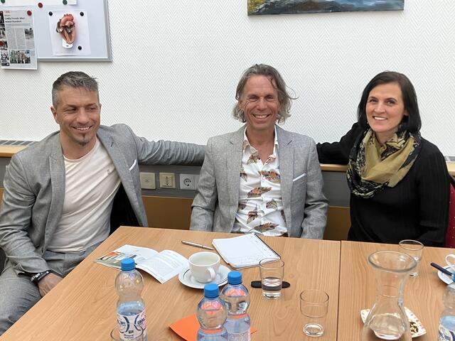 Neues Führungstrio bei der ISL-Akademie Bad Vöslau: Josef Haunschmid (MItte) mit Mario und Bettina Tasotti. Alle betreiben auch eine 24 Stunden Pflege-Agentur | Foto: Stockmann