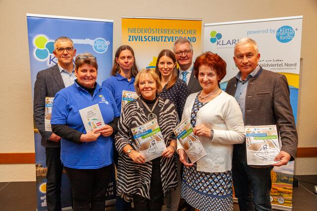 Obmann der KLAR! Region Kampseen Bgm. Andreas Pichler, KLAR! Managerin Nina Hubaczek, KLAR! Managerin Viktoria Grünstäudl, Vertreterin der KLAR! Waldviertel Nord Margit Weikartschläger, KLAR! Managerin Karina Zimmermann , Präsident des NÖ Zivilschutzverbandes Christoph Kainz, Bgm. Etzenberger Ludmilla, Vertreter der KLAR! Region Kampseen Franz Aschauer (v.l.). | Foto: NÖZSV