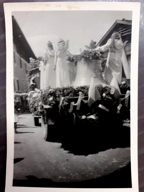 Ankunft der Glocken 1948 in Axams. | Foto: Archiv Elisabeth Zorn