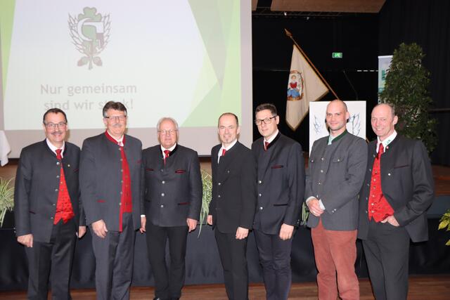 v.l.n.r. LAK Präsident u. Landessekretär Andreas Gleirscher, ÖLAKT Präsident Ing. Andreas Freistetter, NR GF MR-Service Tirol Hermann Gahr, ÖK Helga Brunschmid, NR Ing. Josef Hechenberger, Bauernbunddirektor Dr. Peter Raggl, ÖLAKT Generalsekretär Dr. Fabian Schaup, LAK-Vizepräsident u. 2. Landesobmann-Stv. WM Josef Stock | Foto: Tiroler Land- und Forstarbeiterbund