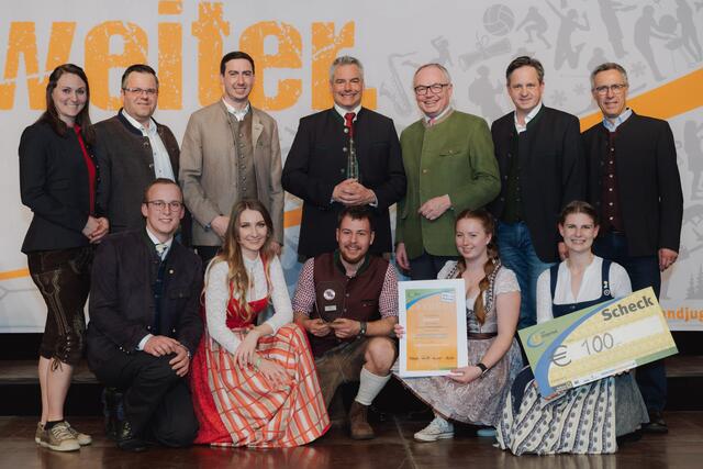 Landjugend Speisendorf: 1. Reihe: Markus Höhlmüller, Bundesleiterin Valentina Gutkas, Daniel Peschel, Magdalena Bauer, Anja Bauer
2. Reihe: Viktoria Hutter, Johann Efferl, Alexander Bernhuber, Karl Nehammer, Stephan Pernkopf, Johannes Schmuckenschlager, Georg Strasser (jeweils v.l.) | Foto: Landjugend NÖ/Sophie Balber