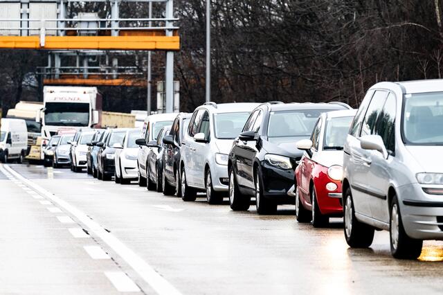 Durch Arbeitsplätze in und rund um Linz, Wels und Steyr verlängern sich Pendelwege. Oft wird das Auto genutzt, da es keine gute Anbindung zum öffentlichen Verkehr gibt. | Foto: FOTOKERSCHI.AT / KERSCHBAUMMAYR