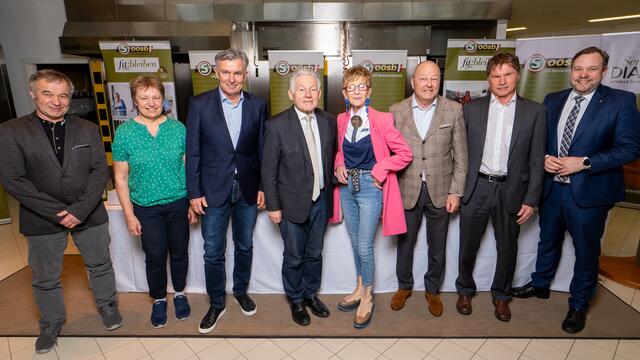 V. l.: Judoka Pepi REITER, Tennis-Senioren-Bundesmeisterin Judith PRAHER, der ehemalige ÖFB-Sportdirektor Willi RUTTENSTEINER, Seniorenbund-Landesobmann LH a.D. Josef PÜHRINGER, Präsidentin des Österreichischen Seniorenbundes Ingrid KOROSEC, Sporttherapeut Josef WIESAUER, Bundes- und Landessportreferent Walter BERGER und Bundesratsvizepräsident Landesgeschäftsführer Franz EBNER. | Foto: OÖ Seniorenbund