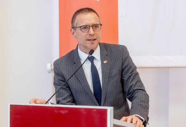 "Die AK-Wahl hat bestätigt, dass die Salzburgerinnen und Salzburger uns vertrauen. Die Politik ist daher gut beraten, uns künftig noch stärker in ihre Arbeit einzubinden," meint AK Präsident Peter Eder.

 | Foto: Arbeiterkammer Salzburg /wildbild