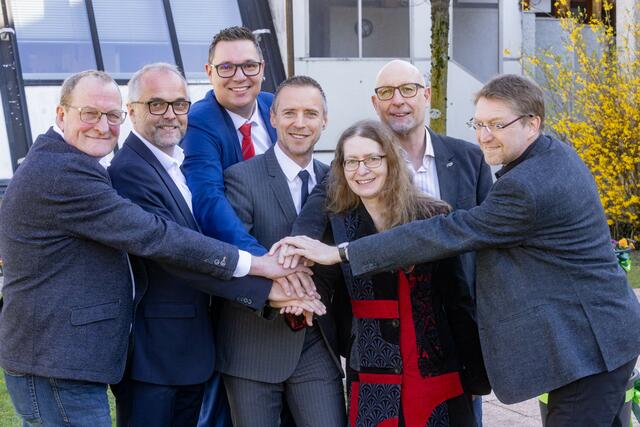 Gemeinsam im Einsatz für die Beschäftigten (v.l.): Friedrich Kößler (FA), Johann Grünwald (ÖAAB.FCG.VP), Michael Huber (FSG), AK-Präsident Peter Eder, Edith Hanel (GLB), Klaus-Peter Fritz (AUGE-UG) und Ralf Halk (PFG). | Foto: Arbeiterkammer Salzburg /wildbild