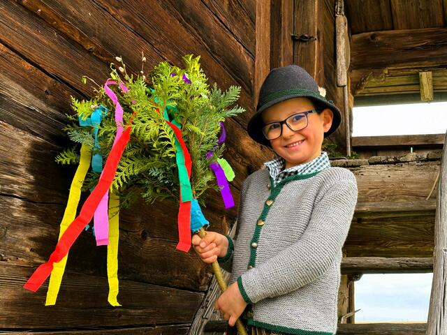 der 6-jährige Felix Mayerhofer freut sich wie seinerzeit sein Vater Florian auf den Palmsonntag. | Foto: Franz Gruber