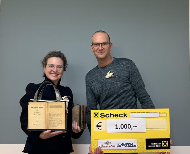 Taschenkünstlerin Bernadette Hartl und Hannes Pölzgutter von Allianz für Kinder | Foto: Allianz für Kinder