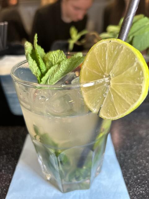 selbst kreierter Cocktail im Rahmen der Bartender Prüfung | Foto: hlwspittal 2024