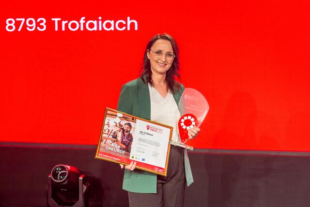 Zuerst wird gefeiert und dann gechillt: Unter diesem Motto ging die Preisträgerin aus der östliche Obersteiermark für ihre "Chillerei" in Trofaiach von der Bühne. | Foto: RegionalMedien