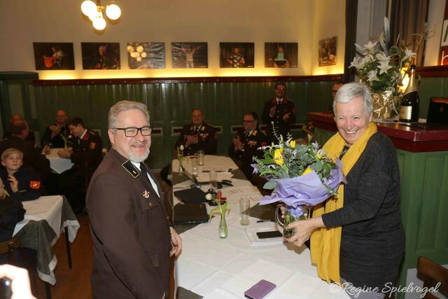 Für ihren Einsatz und Fleiß gab es Blumen für Vizebürgermeisterin Jutta Polzer, SB Sandra Kettele und FM Monika Zekl.