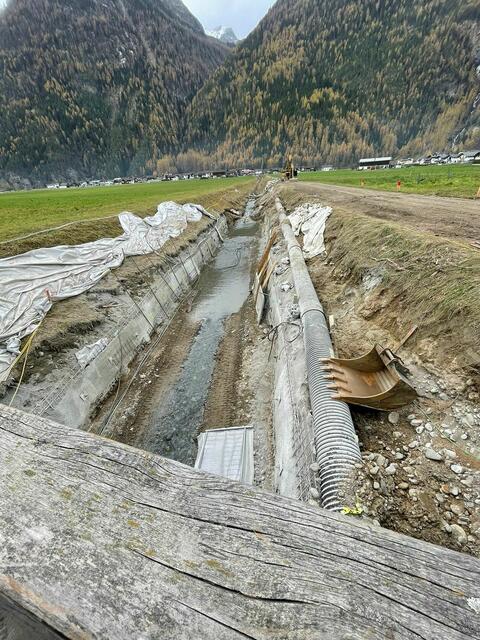 Sehr naturnah mutet das Bauwerk nicht an.